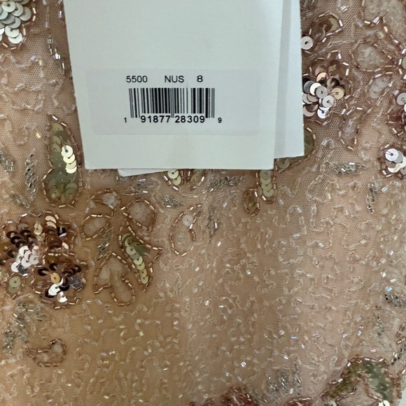 Mac Duggal Nude Silver Bateau Neck Cap Sleeve Floral Beaded Trumpet Gown Size 8 - Picture 15 of 17